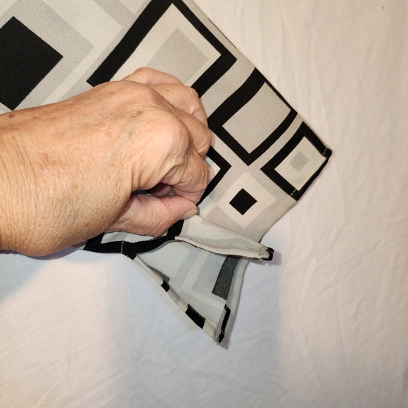 Giorgio Fiorelli Monochrome Square Print Blouse - Picture 5 of 8